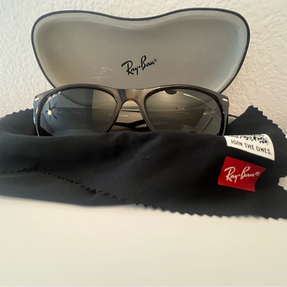 RAY-BAN NEW WAYFARER Sunglasses - Picture 2 of 8